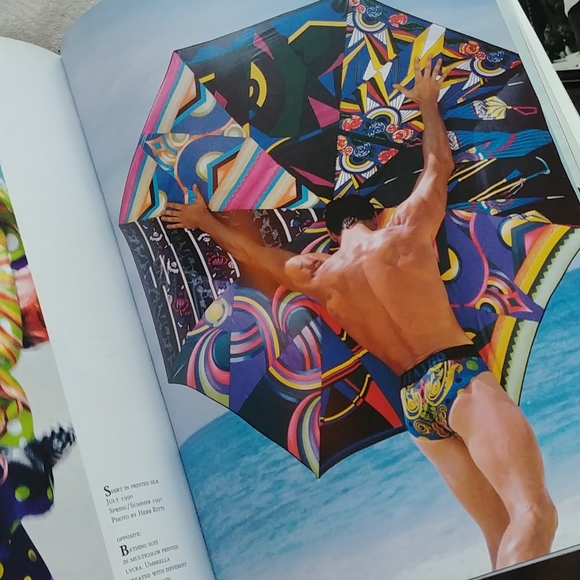 Vintage 90s Versace Signatures fashion coffee table book - Picture 4 of 13